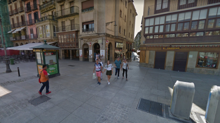Localizada una niña autista en Pamplona que se había perdido en la Plaza del Castillo