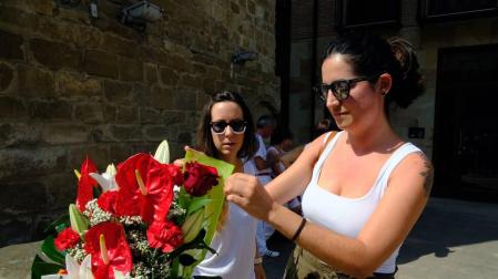 Sara Magallón (asistió a la víctima de la explosión): “Esta rosa es para Eduardo”