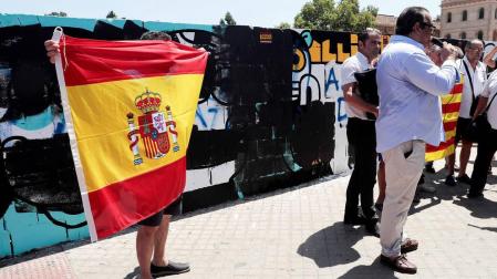 El autor del mural de Valencia asegura que "no hay apología del crimen"