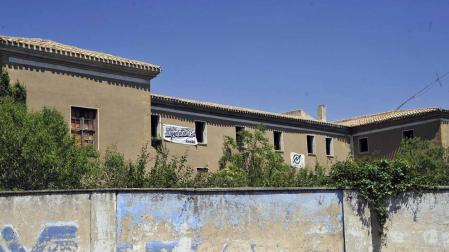 Un grupo de jóvenes ocupa ilegalmente un edificio de Tafalla