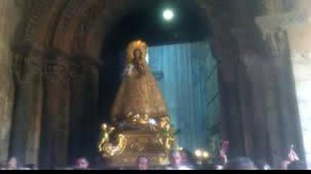 Santa Ana sale de la catedral para iniciar la procesión