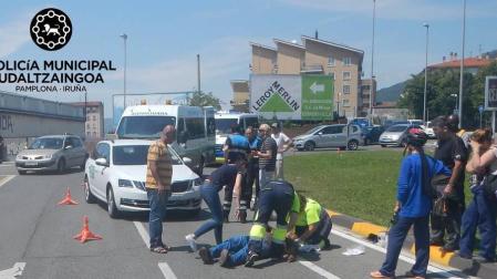 Herido un motorista tras chocar contra un vehículo en la avenida de Guipúzcoa