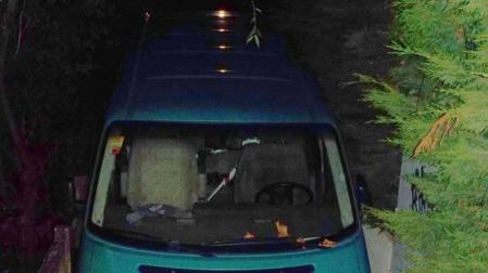 Se queda atascado en una zona peatonal con la furgoneta y da positivo en alcohol