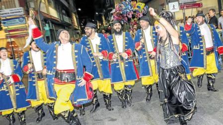 Imágenes de las Fiestas de San Adrián, que comprenden la Comparsa de Gigantes, Desfiles de Moros y Cristianos, Encierro y las ambulancias