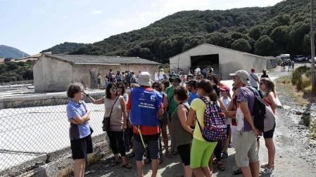 Centenares de visitantes se acercaron hasta Salinas de Oro para celebrar sus jornadas gastronómicas.