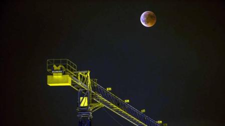 Fotos del eclipse lunar visto desde Navarra y otras partes del mundo (27 de julio de 2018)