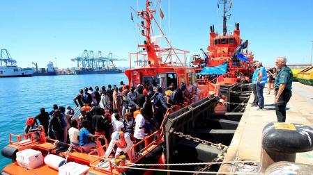Ascienden a 201 personas las rescatadas de 20 pateras tipo 'toy' en el Estrecho