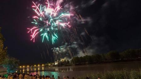 Imágenes de la Revoltosa y los fuegos que tienen lugar durante cada noche de las fiestas de Tudela.