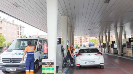 El sector del automóvil teme perder ingresos si se iguala la fiscalidad de los carburantes