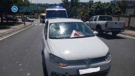 Trasladado al CHN un ciclista al chocar contra un vehículo en Pamplona