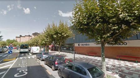 Herido en un paso de peatones en Ermitagaña al quedar la conductora cegada por el sol