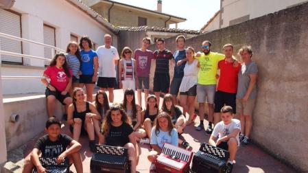 El verano de Aibar suena a acordeón