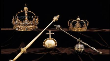 Roban dos valiosas coronas del siglo XVII a plena luz del día en Suecia