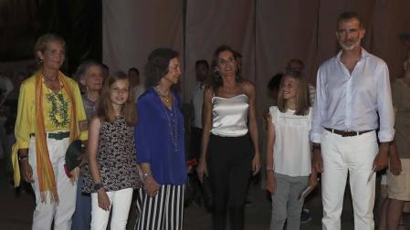 Los Reyes y sus hijas disfrutan de un concierto de Ara Malikian con doña Sofía