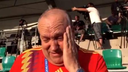 Manolo el del bombo, entre lágrimas: ''Pido al presidente del Gobierno que me dejen entrar''