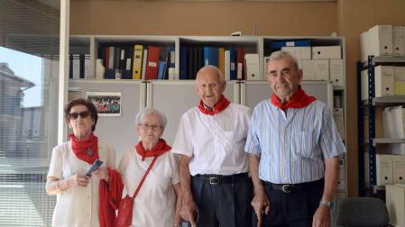 José Aristegui, María Isabel Amatriain, Miguel Ramírez y María Sagrario Vidaurreta lanzaron el cohete de Beriáin en nombre de los mayores de la localidad. Las fiestas durarán hasta el domingo