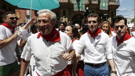 La candidatura de Santamaría defiende a Casado tras ser increpado en Pamplona