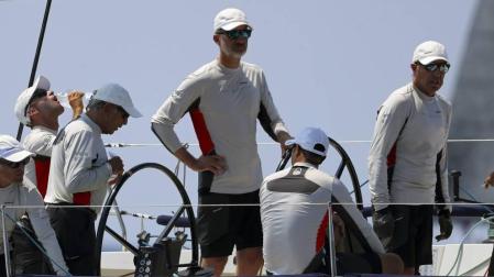Felipe VI participa en la penúltima jornada de la Copa del Rey de vela