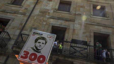 Los presos de ETA copan el cohete de las fiestas de Etxarri Aranatz
