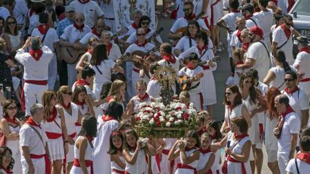 La Pañuelada de los chicos y la procesión han sido algunos de los actos principales de este domingo 5 de agosto, tercer día de fiestas de la ciudad del Ega