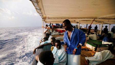 El Open Arms sigue a la deriva con 87 migrantes rescatados hace cinco días