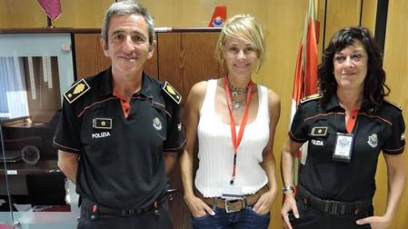 Belén Rueda visita a la Ertzaintza en Vitoria de cara a dar vida a una subcomisaria