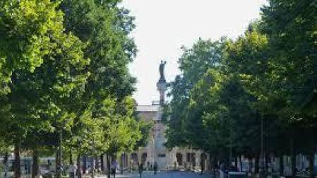 Susto en Pamplona al atragantarse un niño de 3 años en plena calle