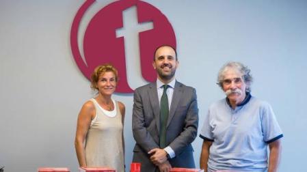 Kutxabank entrega a Tasubinsa para actividades 35 huchas con forma de cajero