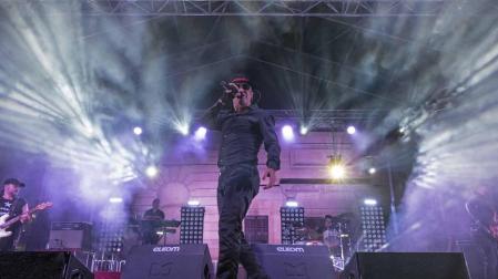 Doctor Deseo abarrotó la plaza de los Fueros en el concierto de la noche del martes; y el miércoles fue el turno de la recepción por parte del Ayuntamiento de los alcaldes de la merindad de Estella, y de la comida solidaria