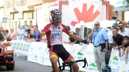 El ciclista Óscar Sánchez le da la vuelta y gana la segunda etapa de la Vuelta a Pamplona