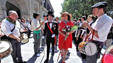 Cohete y fiestas en la calle de San Lorenzo de Pamplona