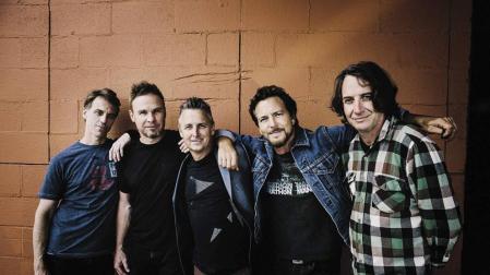 Pearl Jam revisitan su carrera en un Palau Sant Jordi lleno de 'grunge'