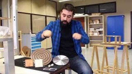 Un ingeniero de la UPNA diseña unas antenas reducidas comparables a las tipo bocina