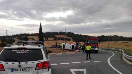 Trasladado al hospital de Estella tras volcar con el coche en la A12