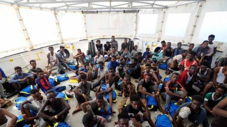 El 'Aquarius' busca un puerto europeo tras rechazo de Italia, Malta y España