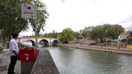 Los polémicos urinarios (para hombres) en París