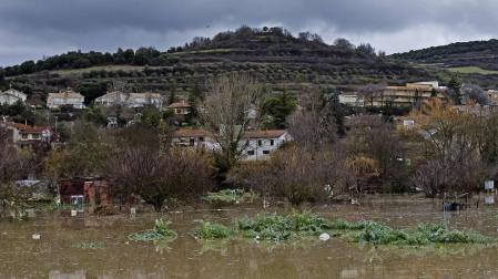 Rescatan inconsciente a una mujer que se había caído a la presa del Batán, en Estella