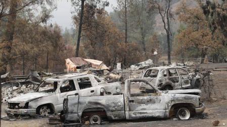 California batalla contra su peor incendio