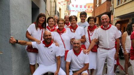 Después de un año, Lerín se volvió a vestir de blanco y rojo este martes, 14 de agosto, primer día de sus fiestas patronales.