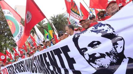 El Partido de los Trabajadores registra a Lula como candidato a la presidencia de Brasil