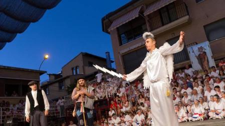 En el marco de sus fiestas patronales, Murchante disfrutó este miércoles de la undécima edición de su tradicional Paloteado.