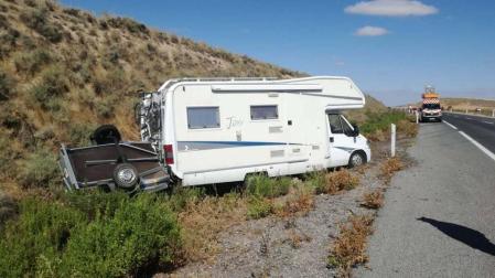Susto en Cortes al salirse una autocaravana de la vía en la AP68