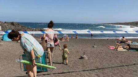 Abiertas las cuatro playas cerradas en Tenerife por un vertido de fueloil