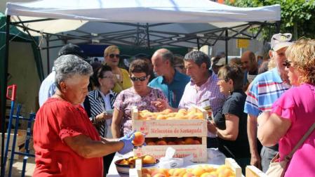 Sartaguda impulsó este miércoles uno de sus productos estrella, el melocotón.