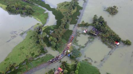 Aumenta a 370 la cifra de muertos por las inundaciones en el sur de la India