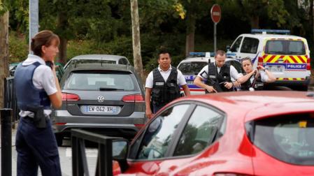 Un muerto y dos heridos por un ataque con cuchillo en la región de París