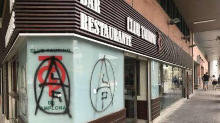Denuncian el ataque de animalistas a la sede del Club Taurino de Pamplona