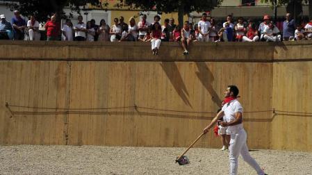 Los hermanos David y Marta Ezquerro han ganado el campeonato mundial de Marcilla de lanzamiento de rabiosa.