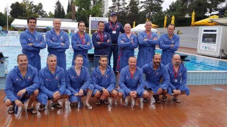 Los veteranos de Larraina se estrenan con empate en el Europeo