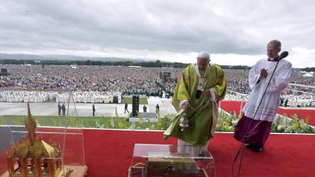 El papa insiste en que la Iglesia remedie los errores tras los abusos